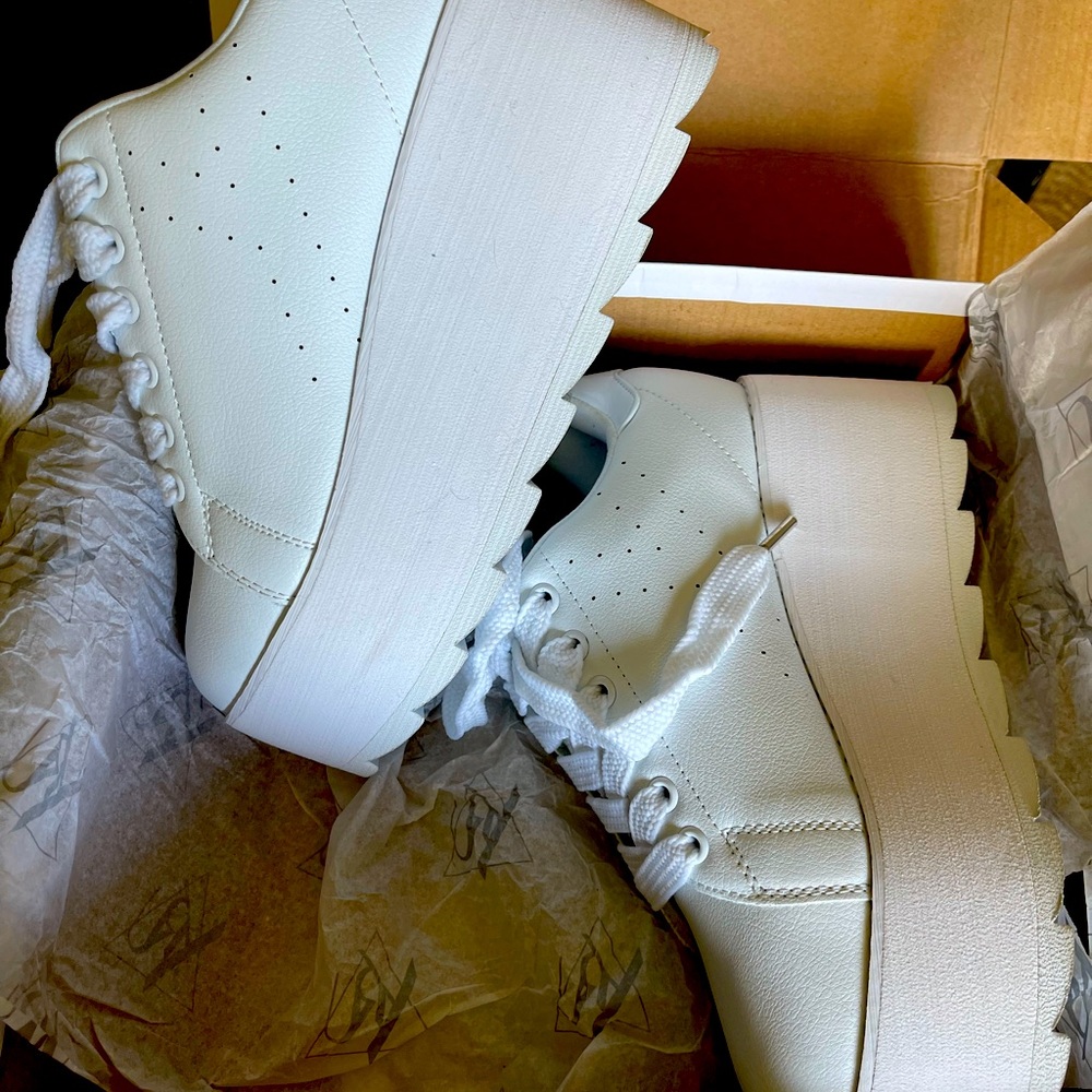 YRU LALA WHITE SHOES